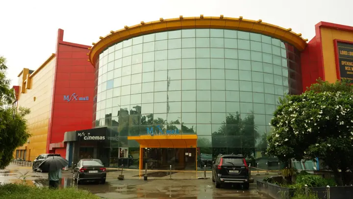 Glass frontage of MSX Mall on 4th Avenue after monsoon rain, Greater Noida