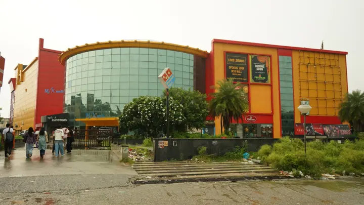 Visitors walking up to the main entrance at MSX Mall, Greater Noida