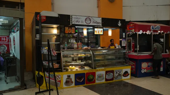 Bakery and dessert counter at MSX Mall, Greater Noida