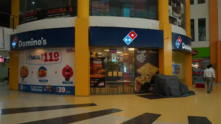 Domino's Pizza outlet and counter at MSX Mall, Greater Noida