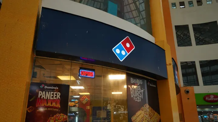 Domino's Pizza outlet and counter at MSX Mall, Greater Noida