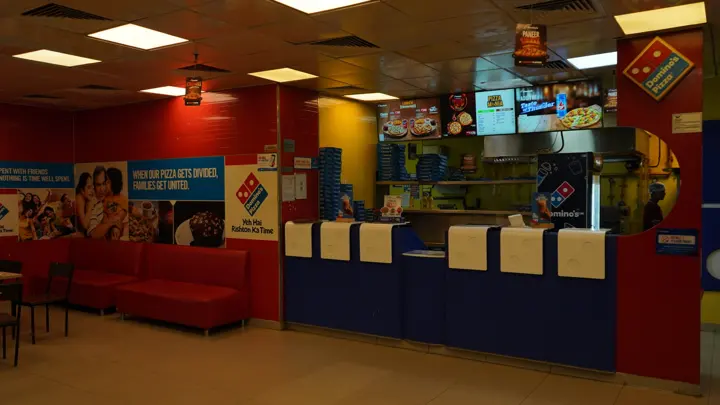 Domino's Pizza outlet and counter at MSX Mall, Greater Noida