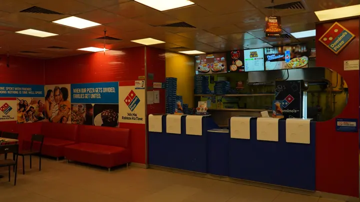 Domino's Pizza outlet and counter at MSX Mall, Greater Noida