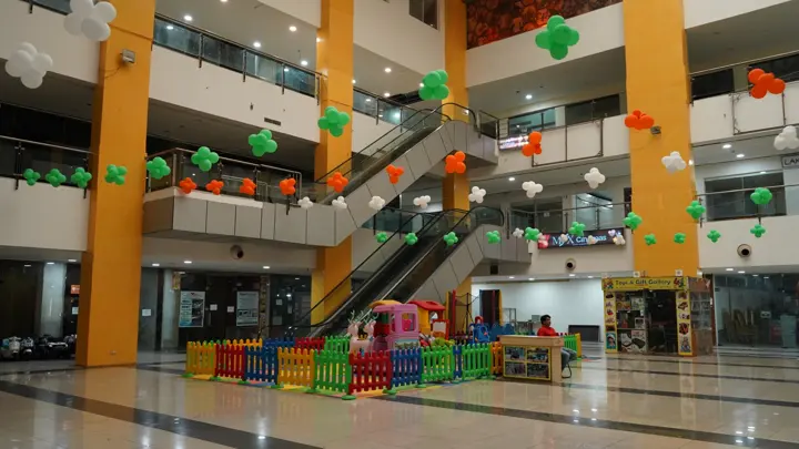 Central atrium with escalators and the children's play zone at MSX Mall, Greater Noida