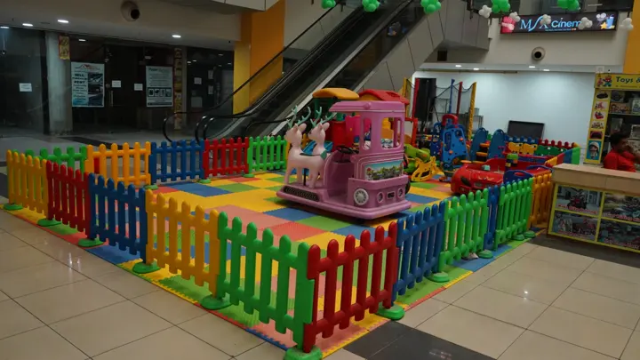 Central atrium with escalators and the children's play zone at MSX Mall, Greater Noida