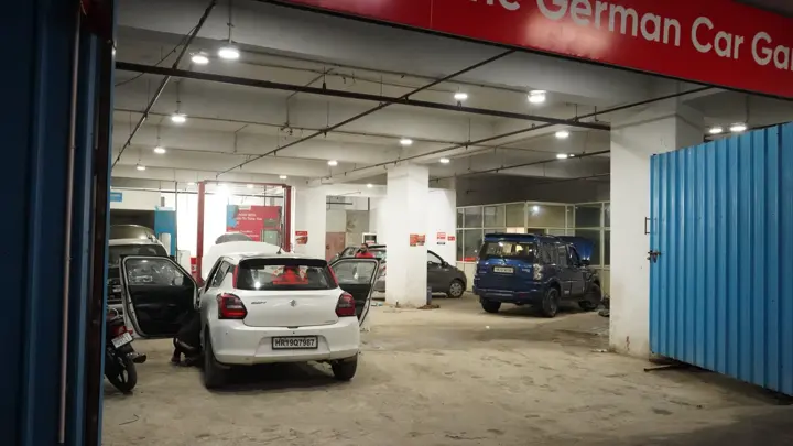 Car service and repair workshop at MSX Mall, Greater Noida